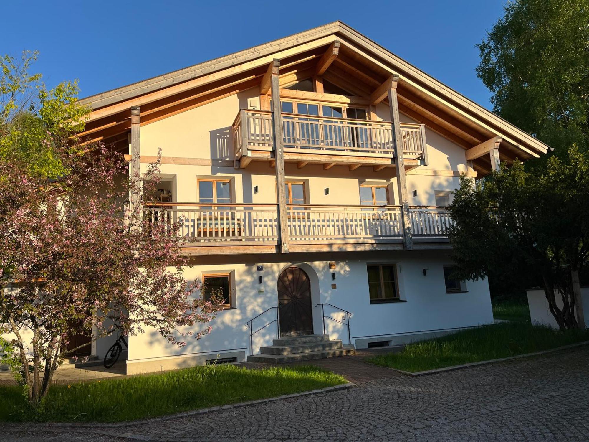 Barrierefreie 3-Zi.-Ferienwohnung Mit Gartenzugang In Ruhiger, Zentrumsnaher Lage Oberammergau Zewnętrze zdjęcie